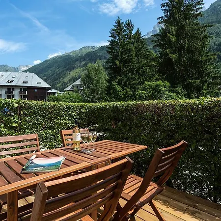 Jonquille Terrasse Centre Mont Blanc Chamonix